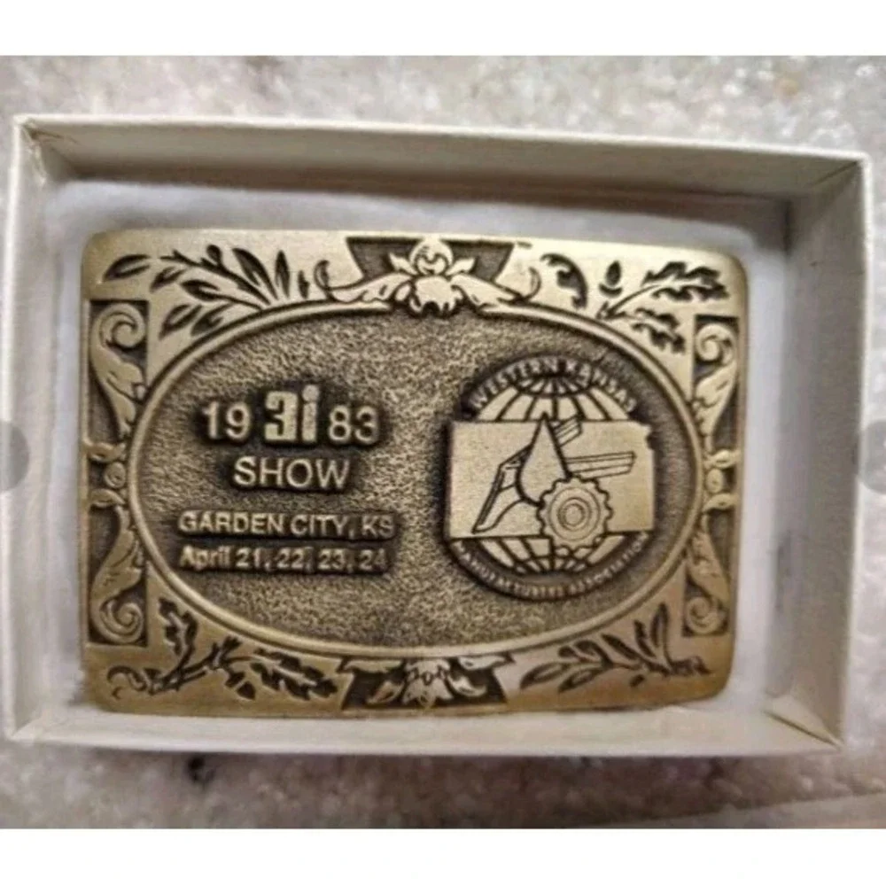 1983 Western Kansas Machinery Show Belt Buckle – Garden City KS – Gold Tone –...